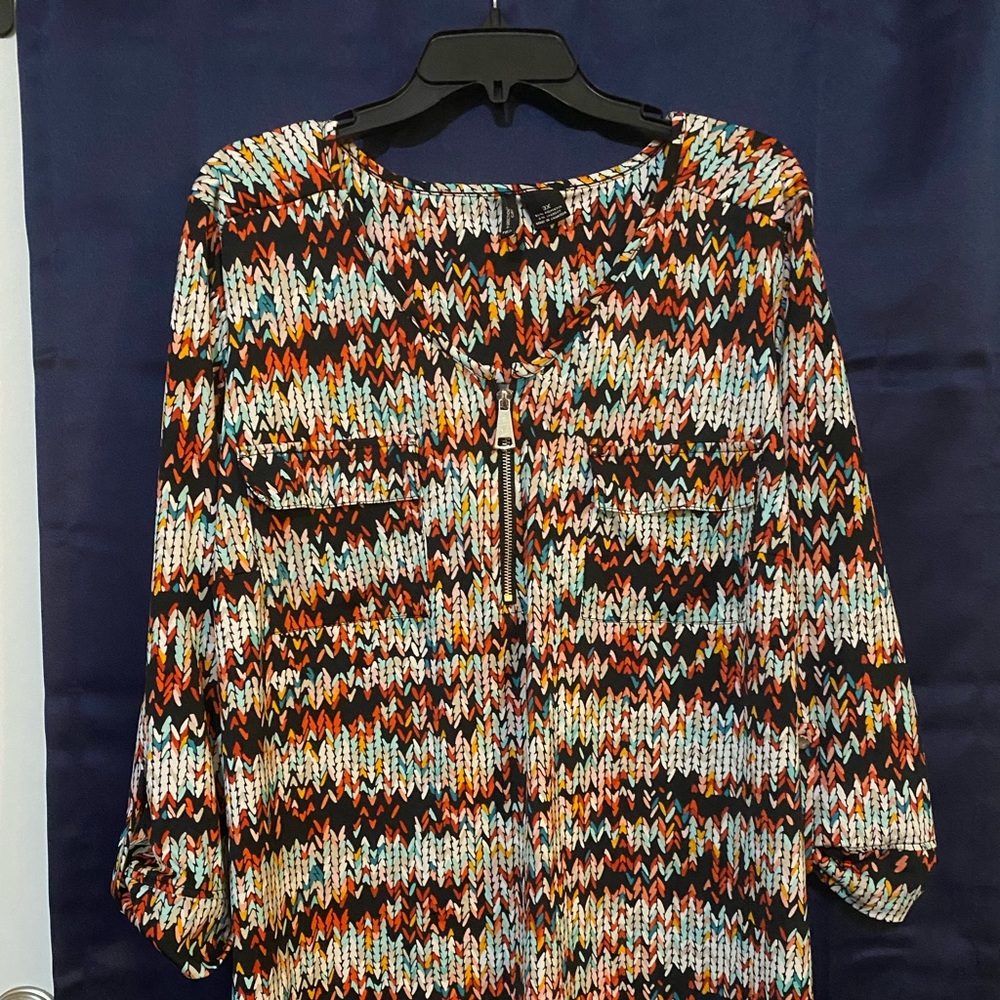 Very colorful vibrant blouse size 3x